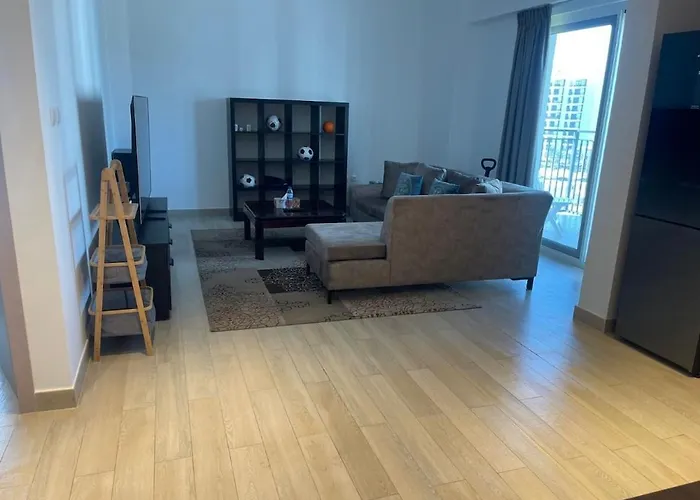 Water Edge 1Br Retreat Prime Location Scenic Views