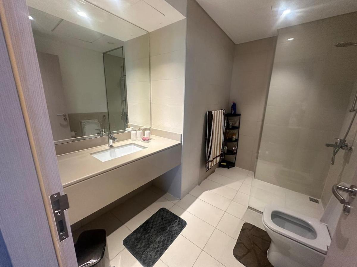 Water Edge 1br Retreat Prime Location Scenic Views